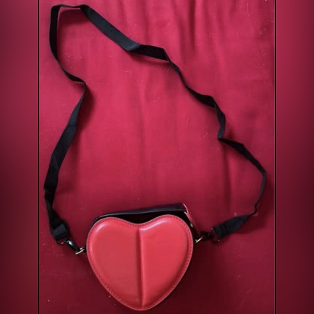 Milan Chiva Heart-Shaped Red Crossbody Bag